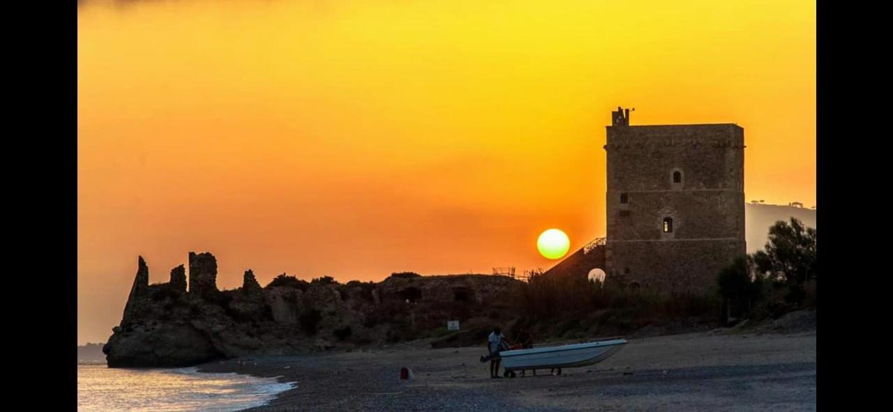 Case Vacanze Le Rose Campofelice Di Roccella Zewnętrze zdjęcie